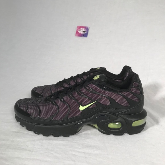 air max plus black volt glow